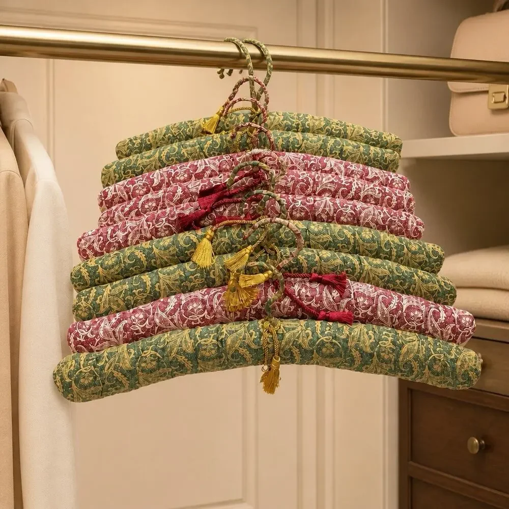 Vintage Hangers Pais With Tassels Frech Floral Design Padded Set of 9 Green/Red